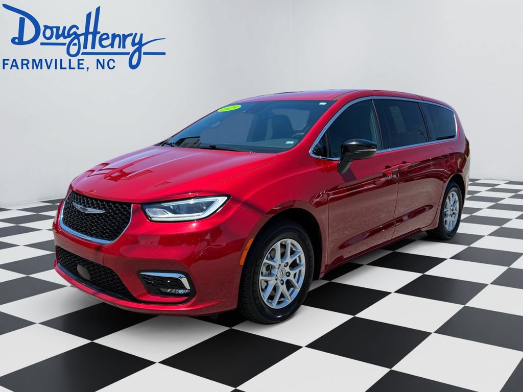 Used 2025 Chrysler Pacifica Select FWD image 1