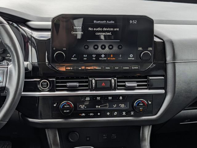 Used 2023 Nissan Pathfinder SL image 14