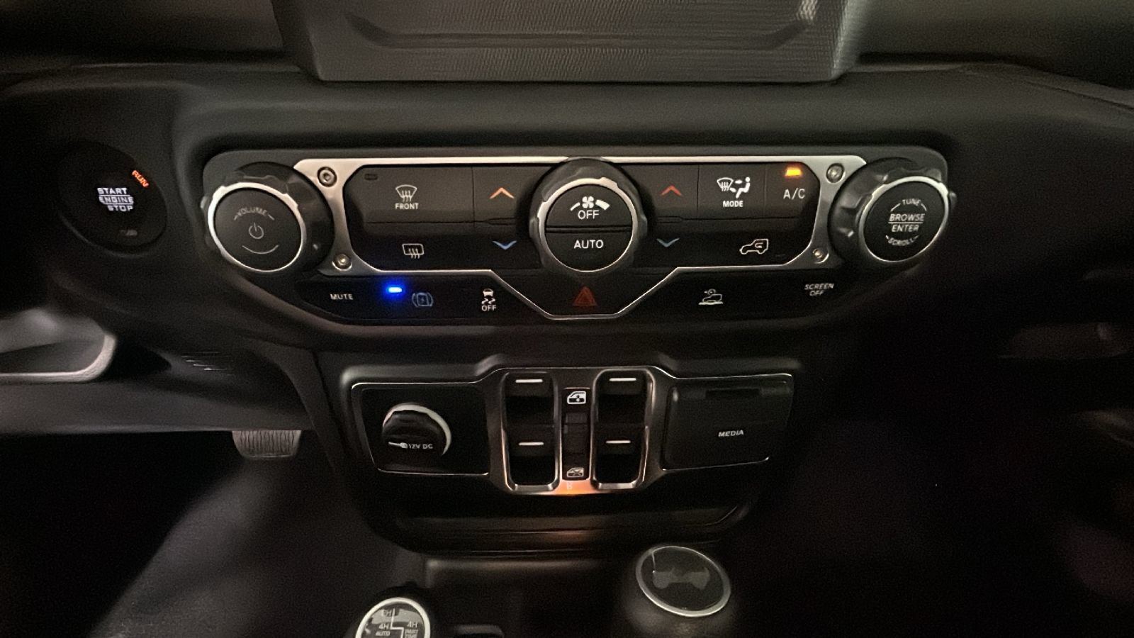 Used 2023 Jeep Wrangler Unlimited w/ Convenience Group AWD/4WD image 25