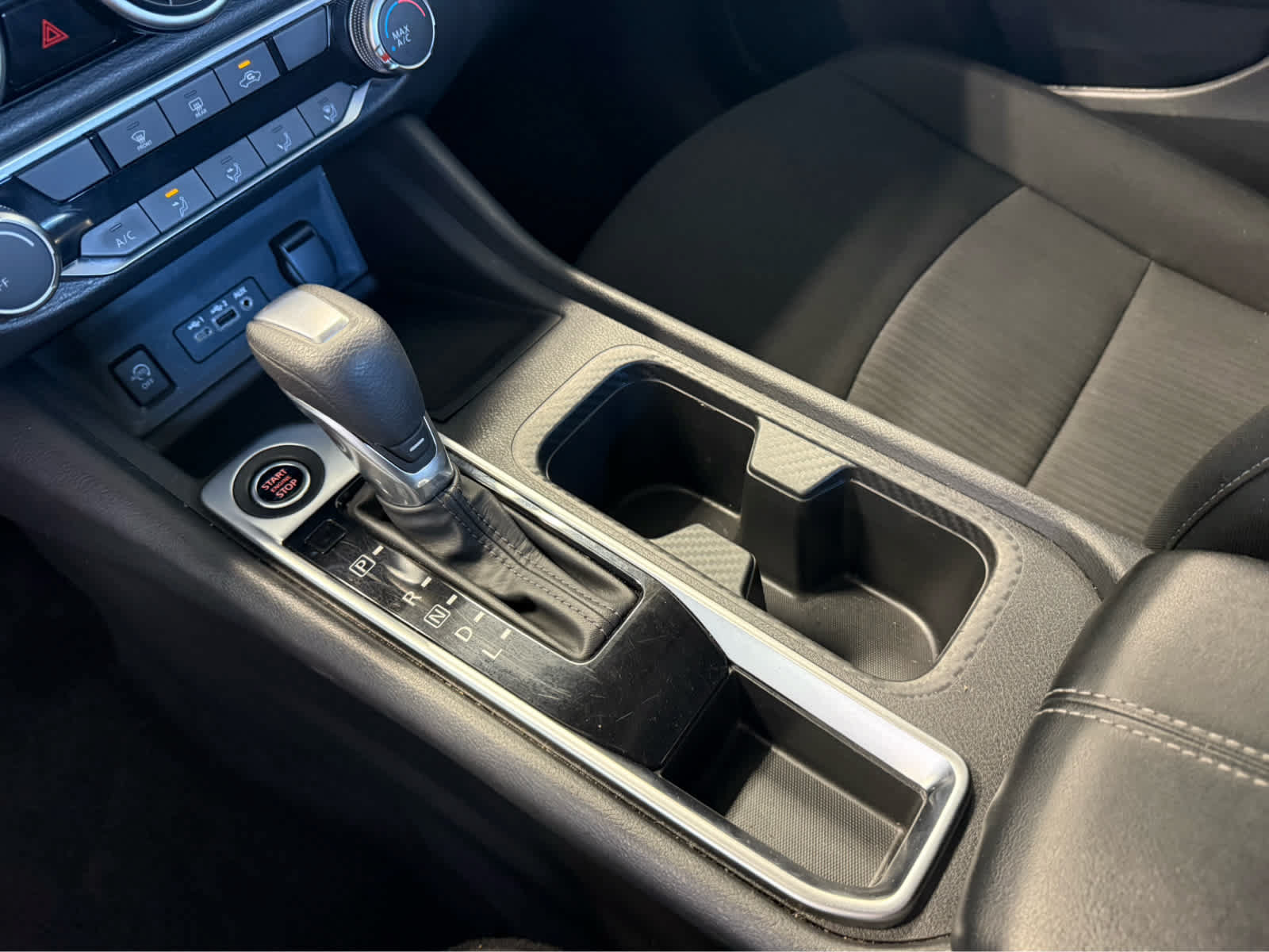 Used 2024 Nissan Sentra SV FWD image 12
