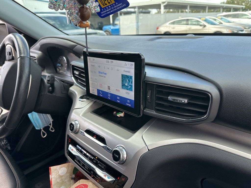 Used 2022 Ford Explorer XLT w/ Equipment Group 202A image 5