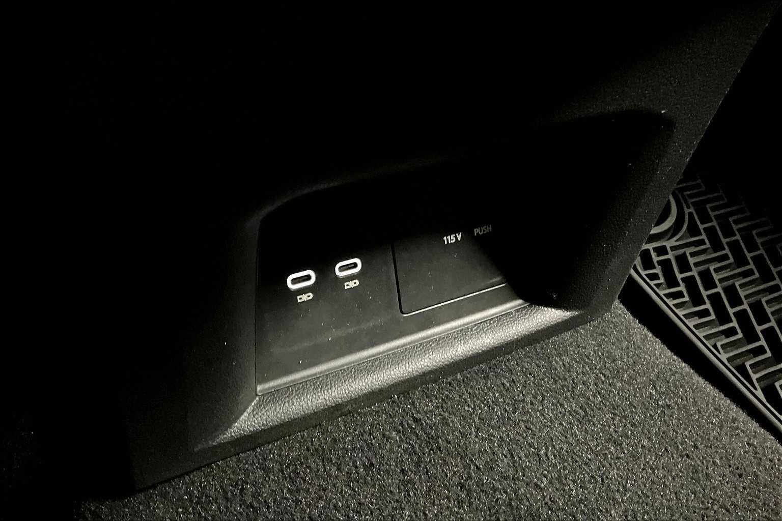 Used 2022 Volkswagen Atlas Cross Sport SE image 36