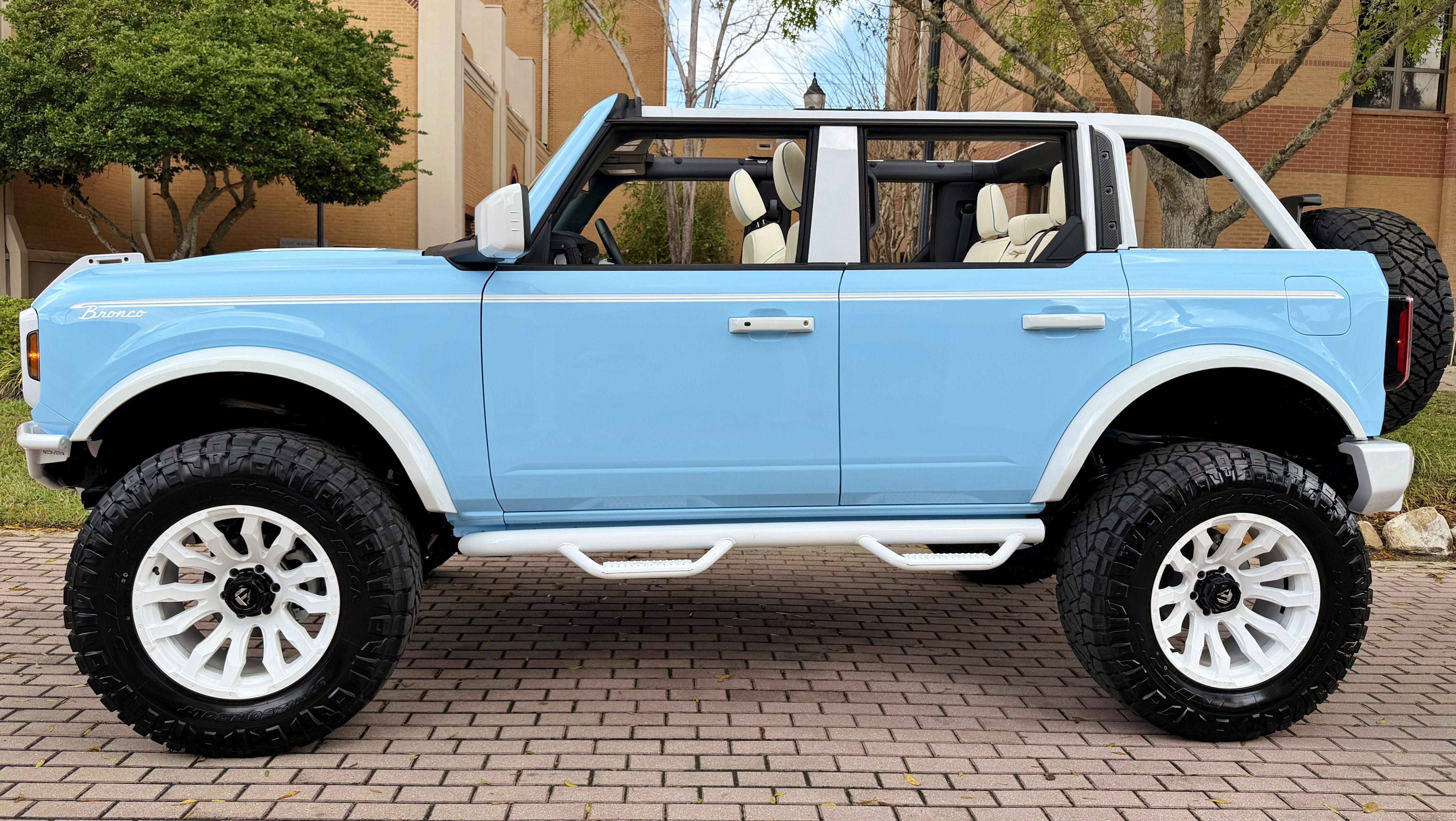 Used 2025 Ford Bronco Outer Banks AWD/4WD image 14