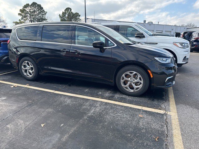 Used 2024 Chrysler Pacifica Limited image 5