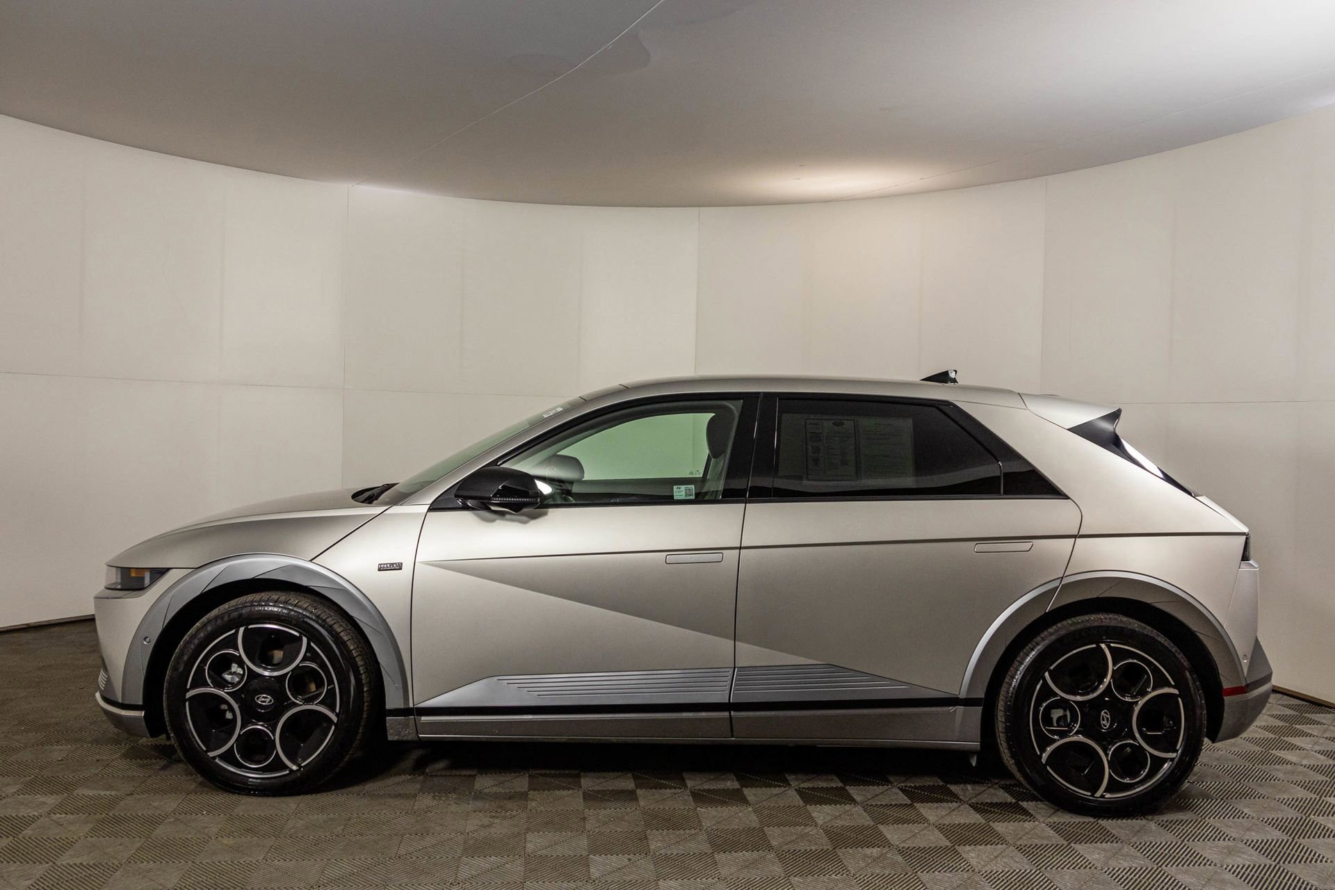 Used 2024 Hyundai Ioniq 5 Limited image 22