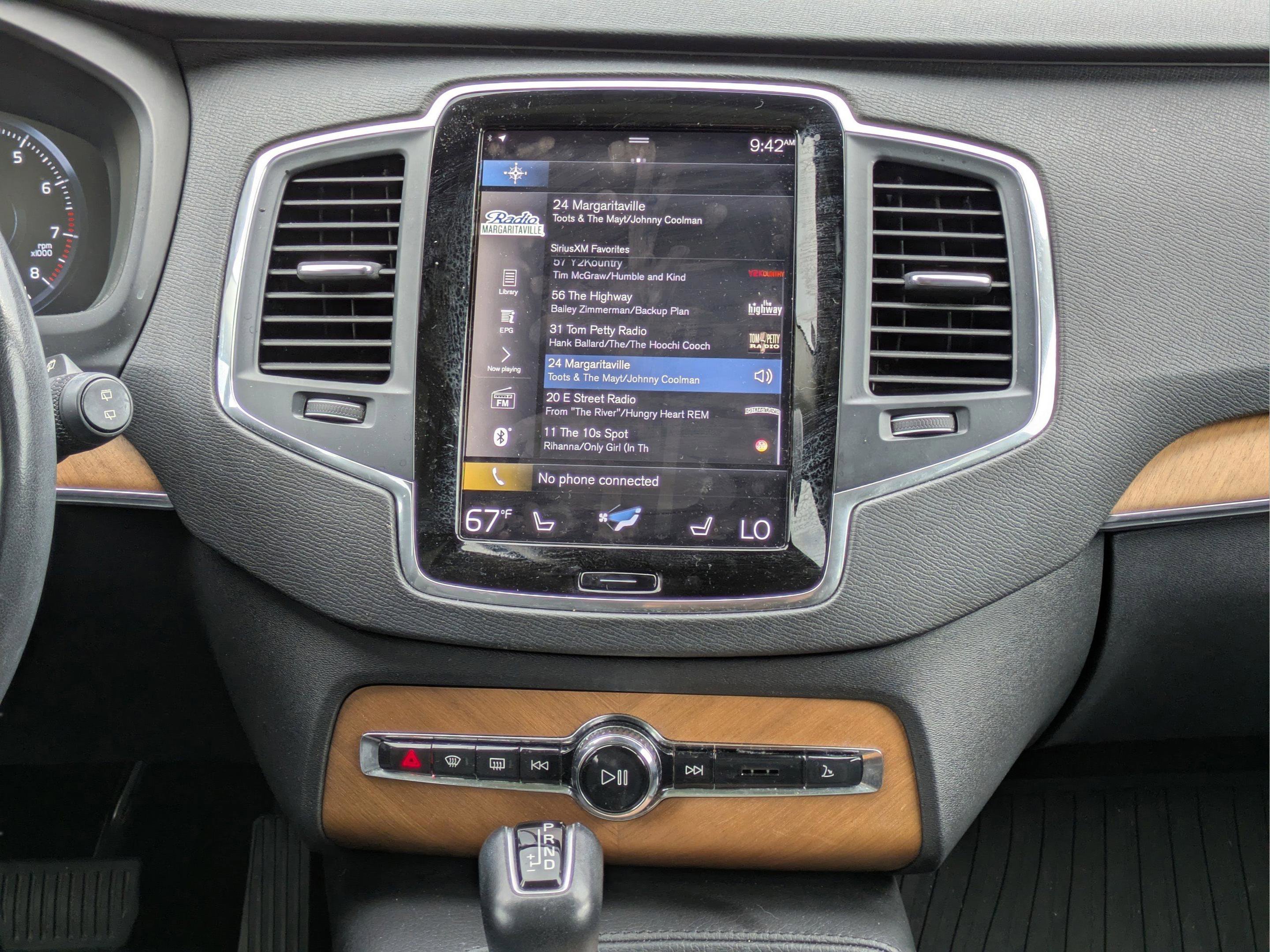 Used 2022 Volvo XC90 T6 Momentum w/ Climate Package image 18