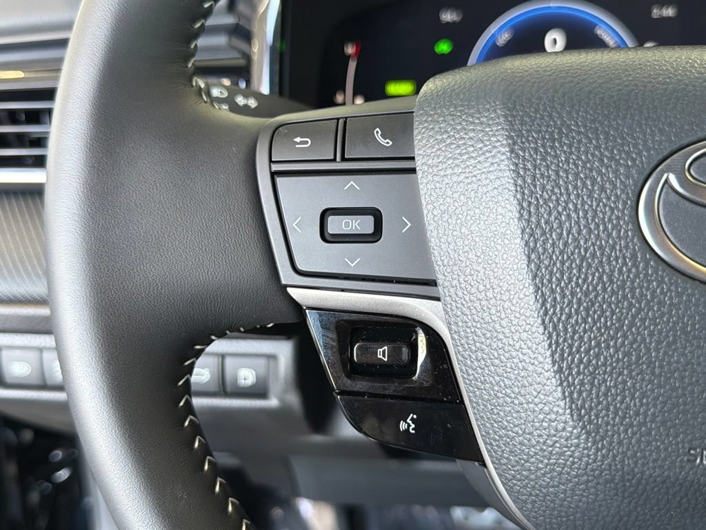 Certified 2026 Toyota Camry Hybrid FWD image 25