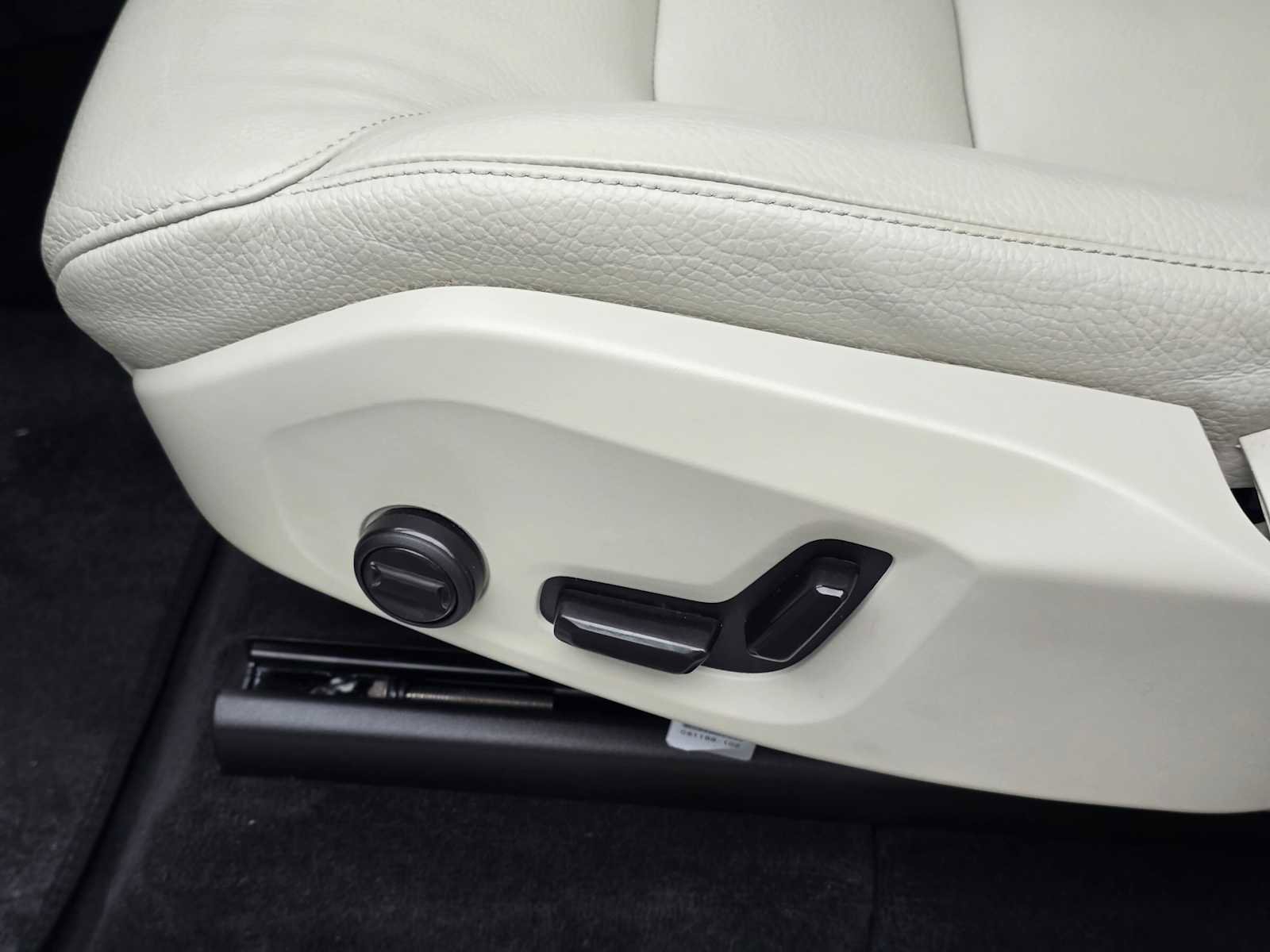 Certified 2024 Volvo XC90 T8 Plus image 25