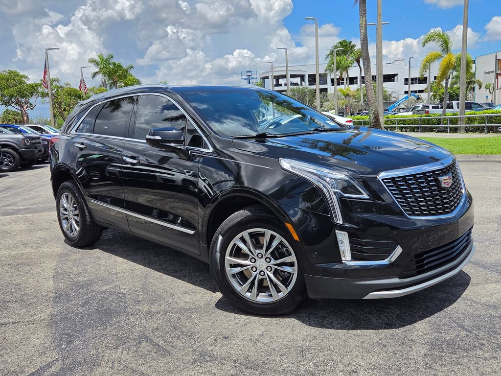 Used 2022 Cadillac XT5 Premium Luxury w/ Technology Package FWD image 2