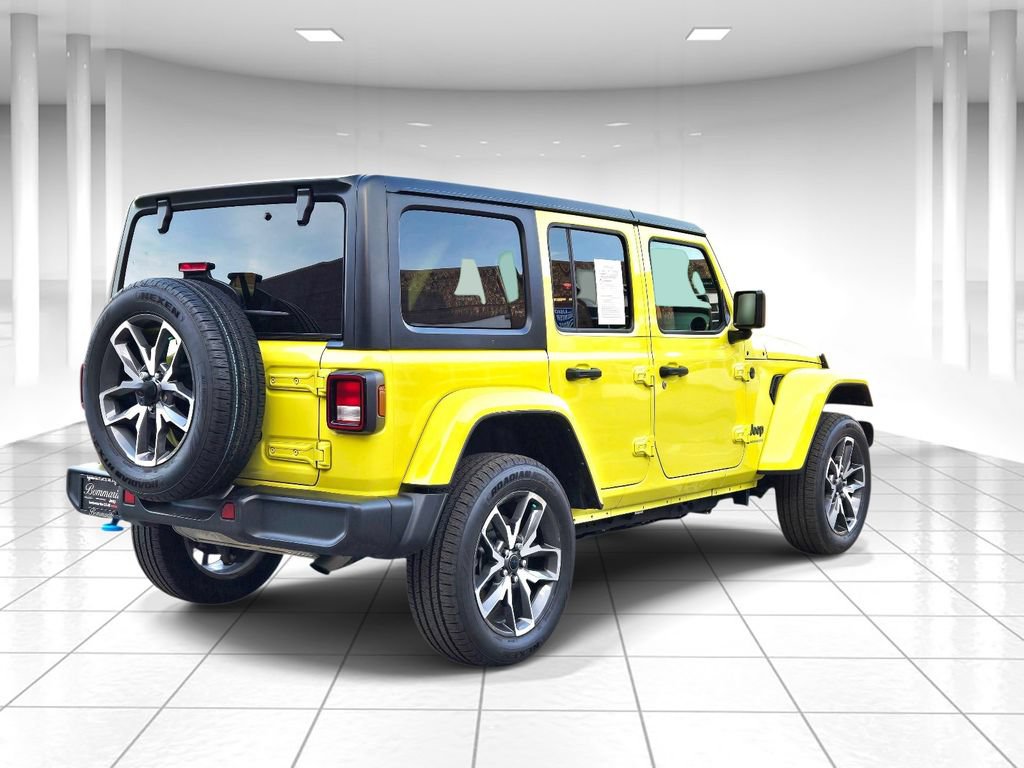 Used 2024 Jeep Wrangler Unlimited w/ Convenience Group AWD/4WD image 3