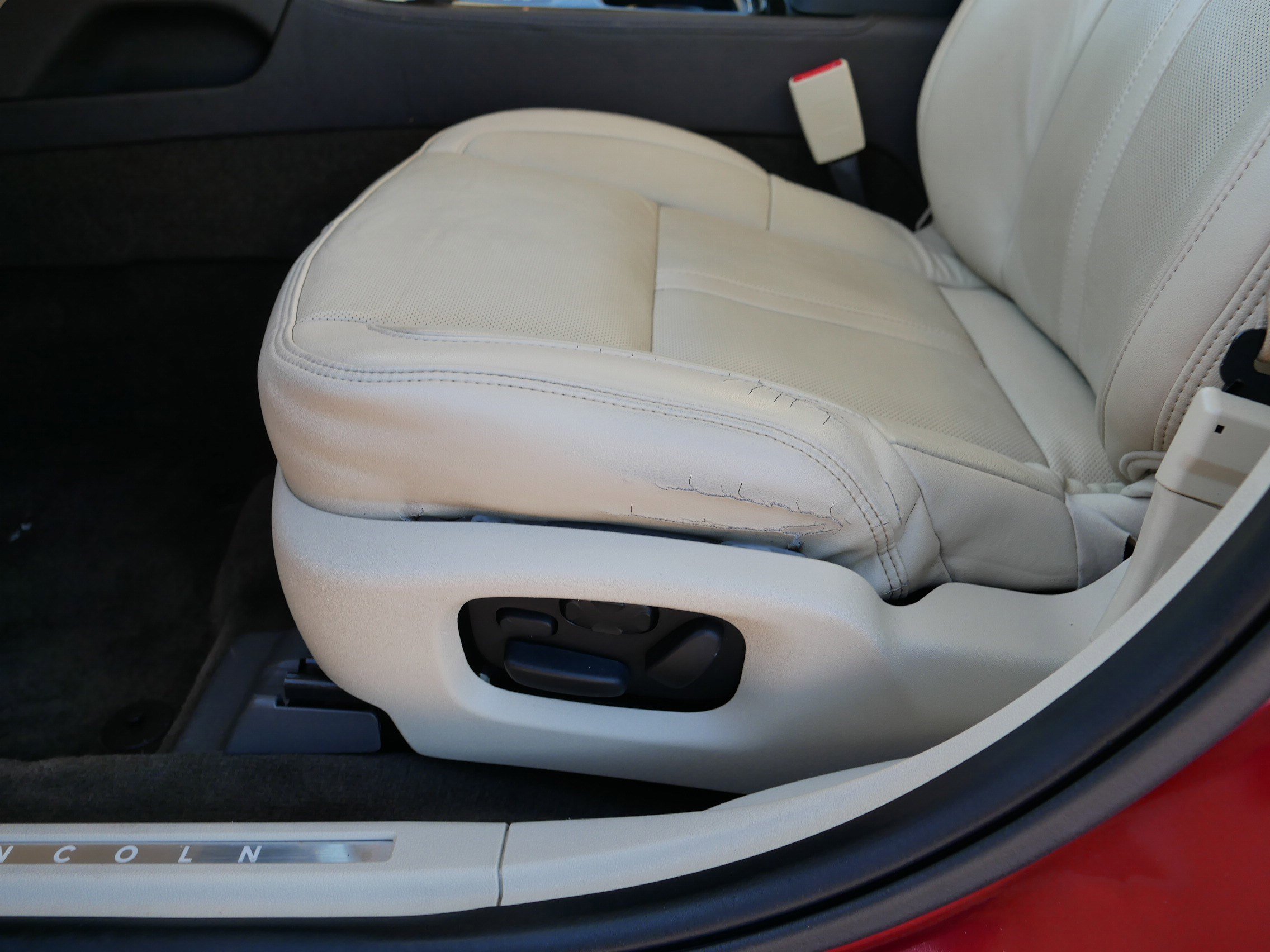 Used 2015 Lincoln MKS w/ Equipment Group 101A image 20