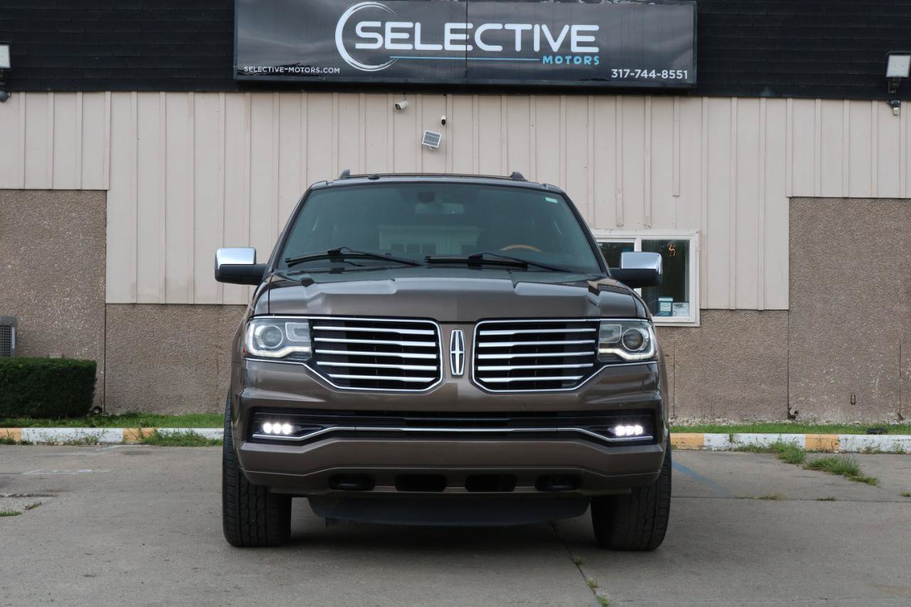 Used 2017 Lincoln Navigator Select AWD/4WD image 2