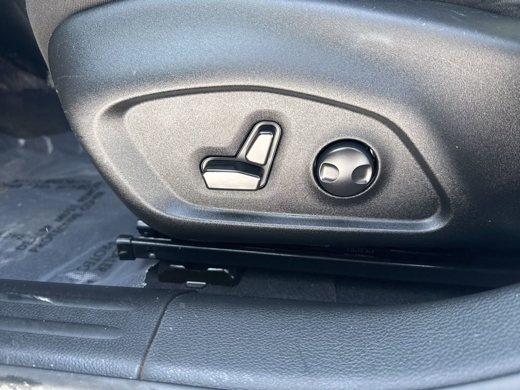 Used 2023 Jeep Compass Limited image 22