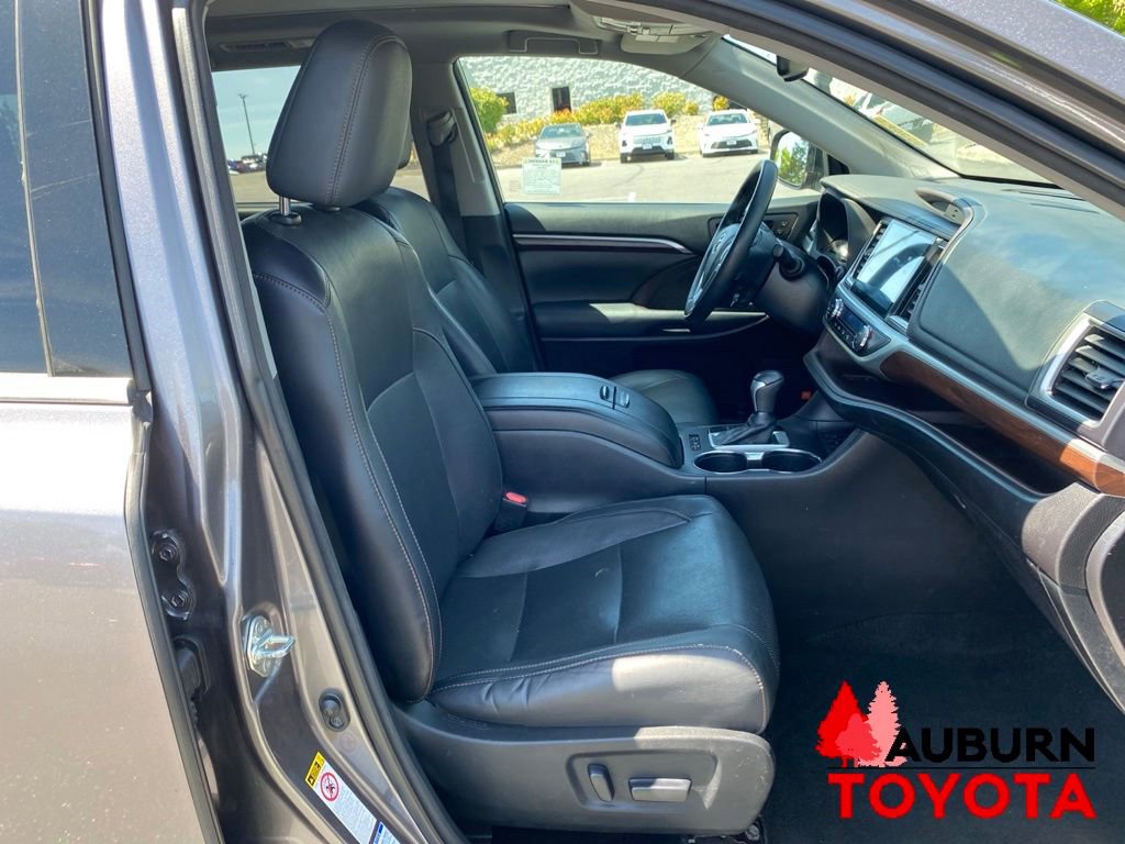 Used 2015 Toyota Highlander Limited Platinum AWD/4WD image 16