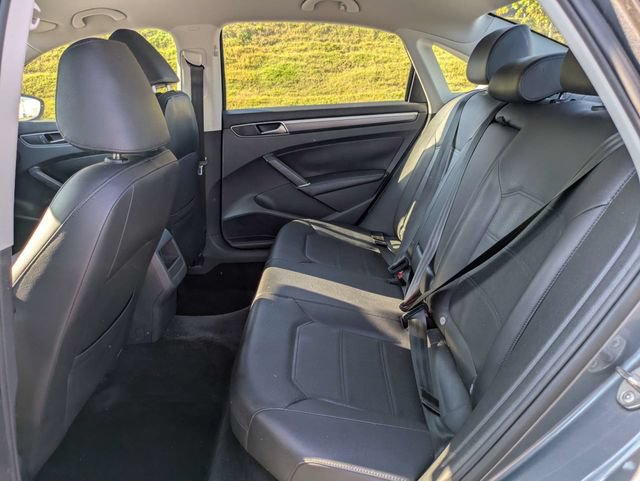Used 2018 Volkswagen Passat 2.0T R-Line FWD image 14