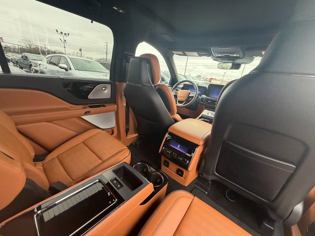 Used 2025 Lincoln Aviator Black Label image 19