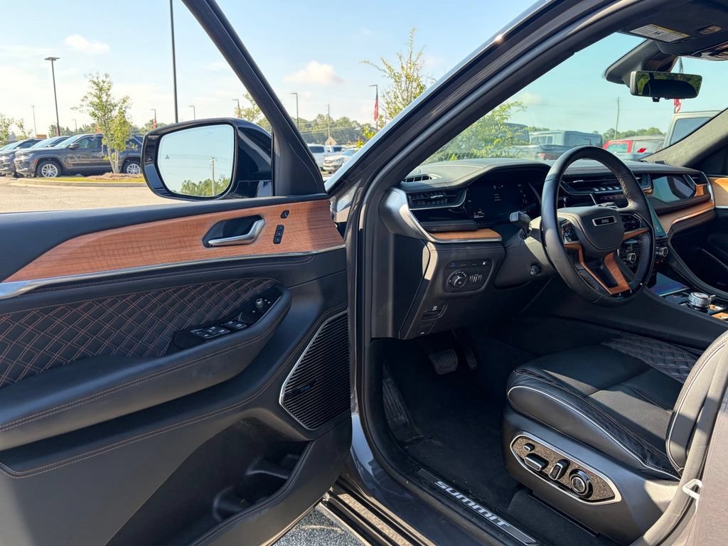 Used 2022 Jeep Grand Cherokee Summit AWD/4WD image 34