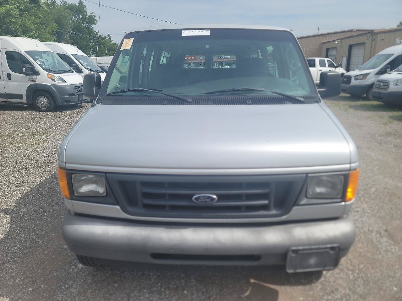 Used 2005 Ford E-350 and Econoline 350 Extended Wagon Super Duty RWD image 2