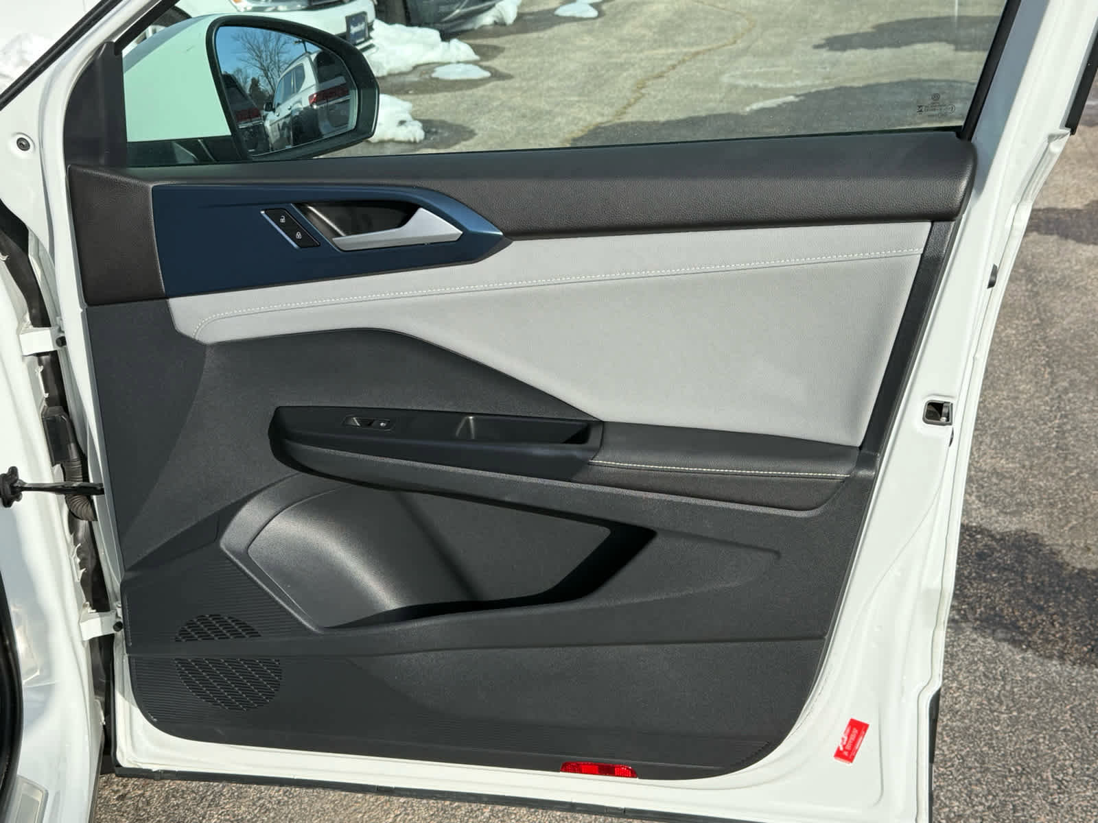 Used 2024 Volkswagen Taos SE image 9