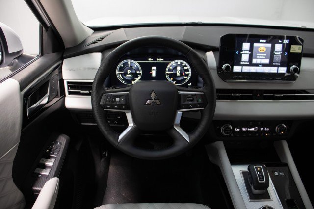 New 2025 Mitsubishi Outlander SEL image 19
