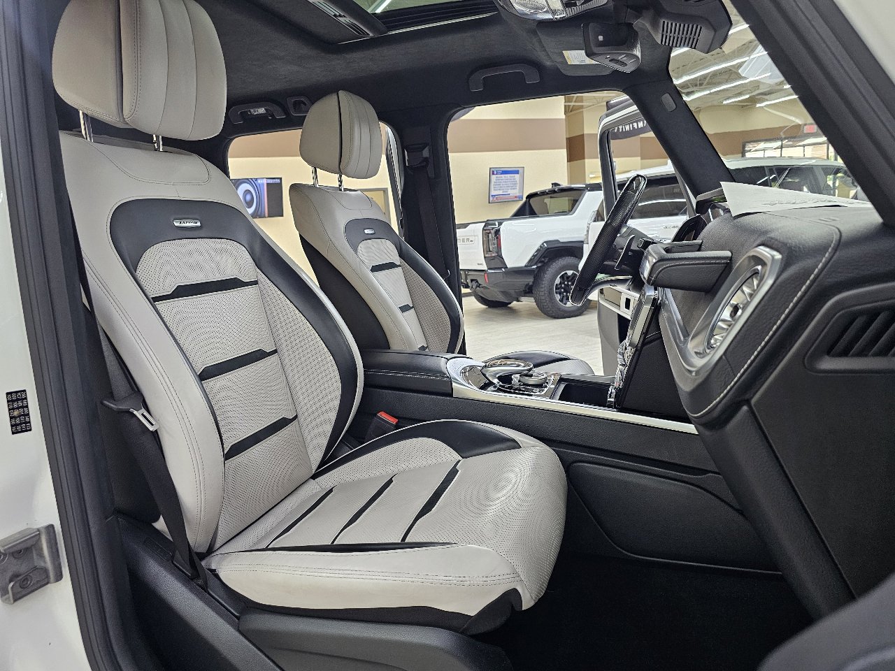Used 2021 Mercedes-Benz G 63 AMG 4MATIC w/ G Manufaktur Interior Package image 19