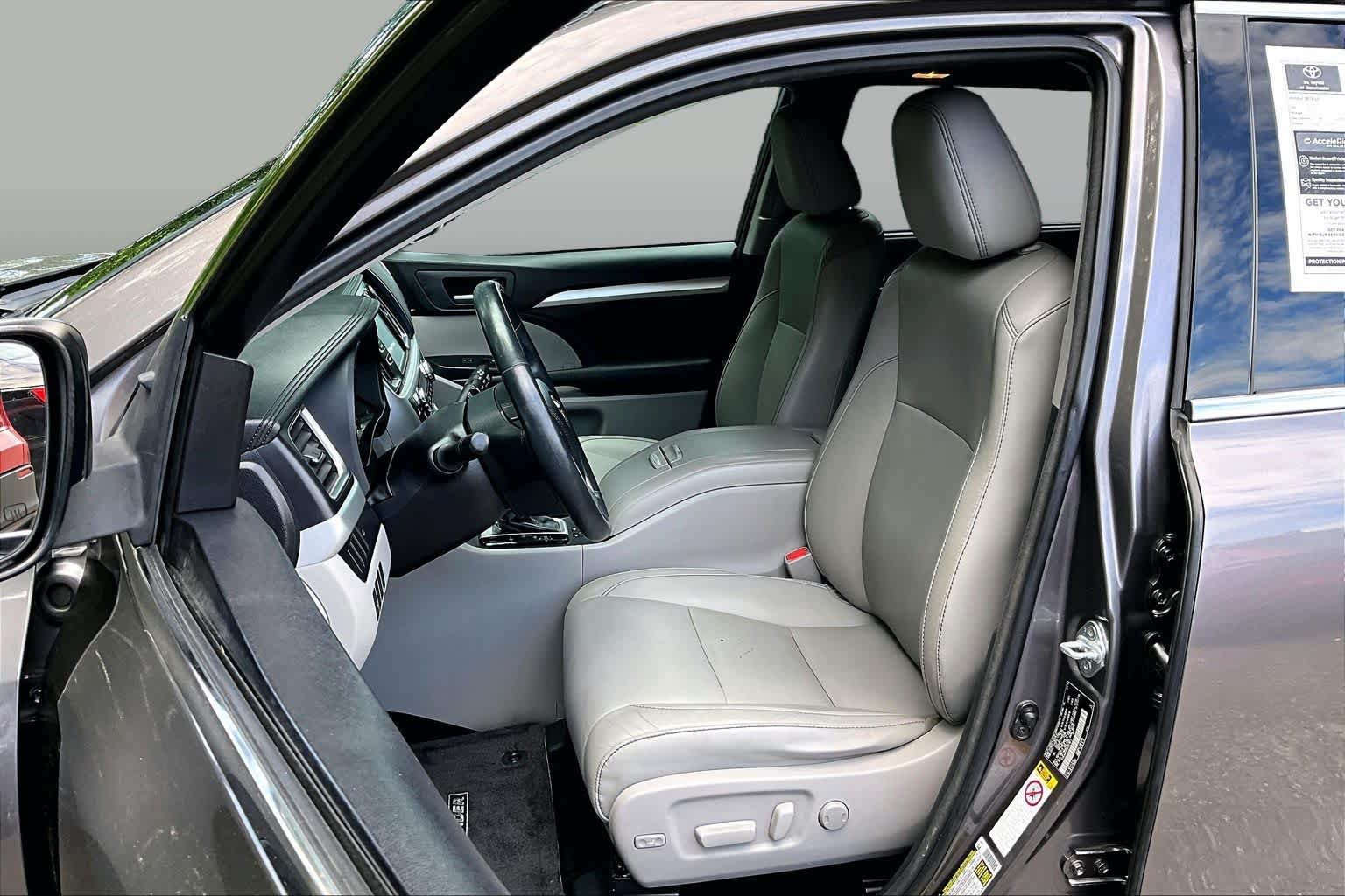 Used 2016 Toyota Highlander XLE AWD/4WD image 9