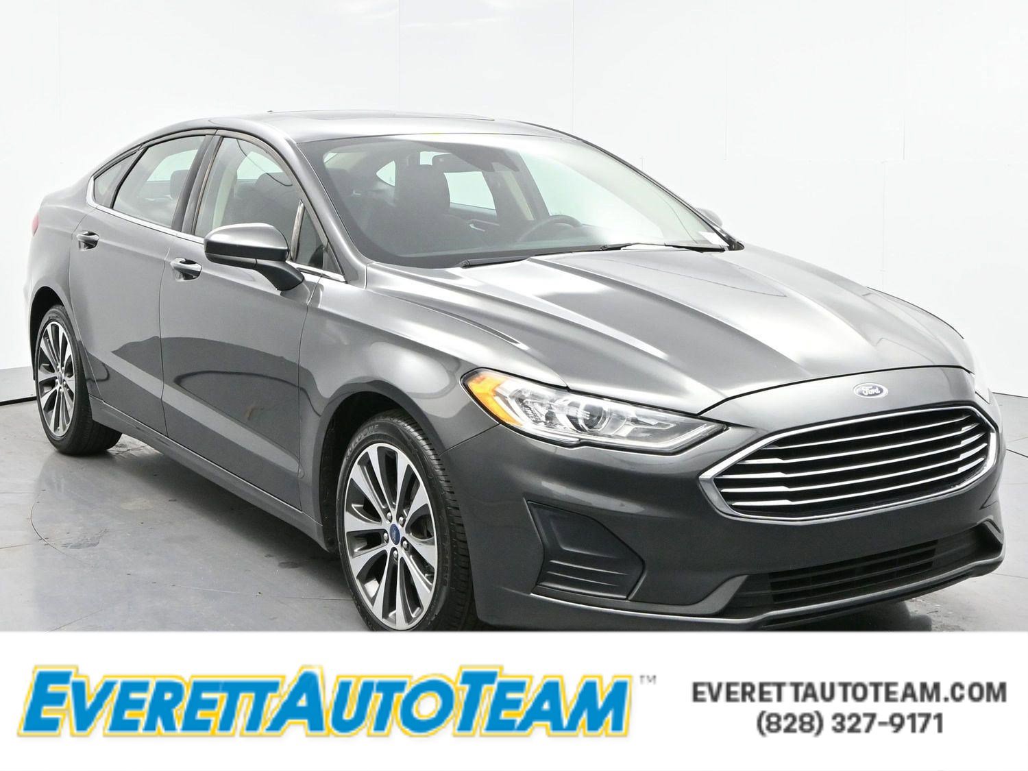 Used 2020 Ford Fusion SE image 1