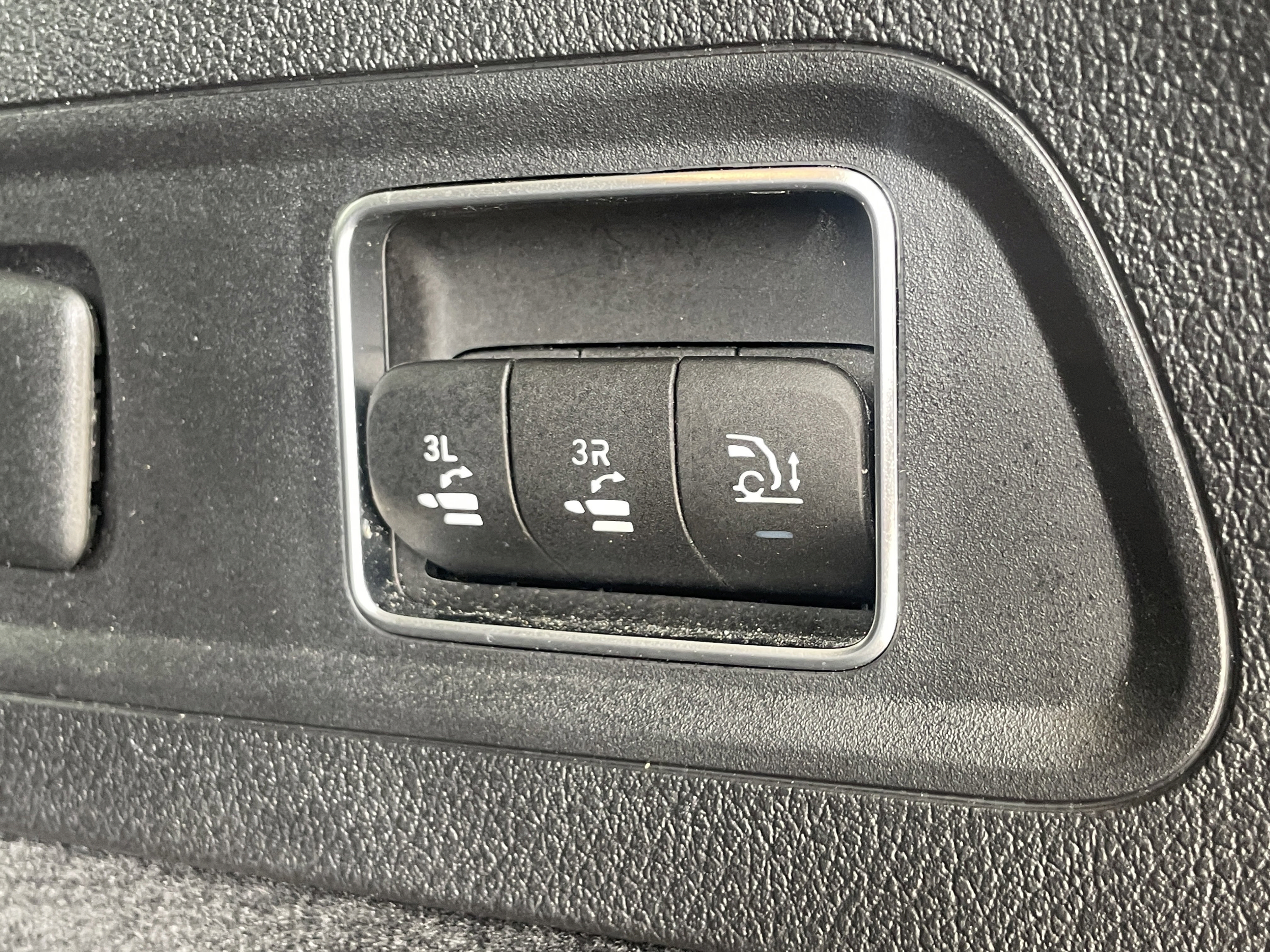 Used 2023 Mercedes-Benz GLS 580 4MATIC image 39