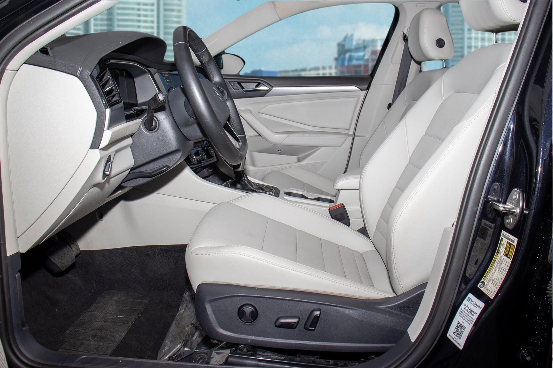 Used 2023 Volkswagen Jetta SE image 15