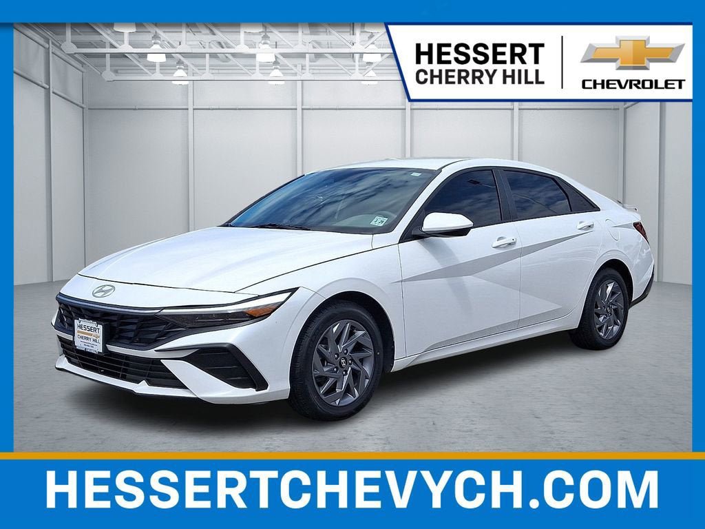 Used 2024 Hyundai Elantra SEL FWD image 1