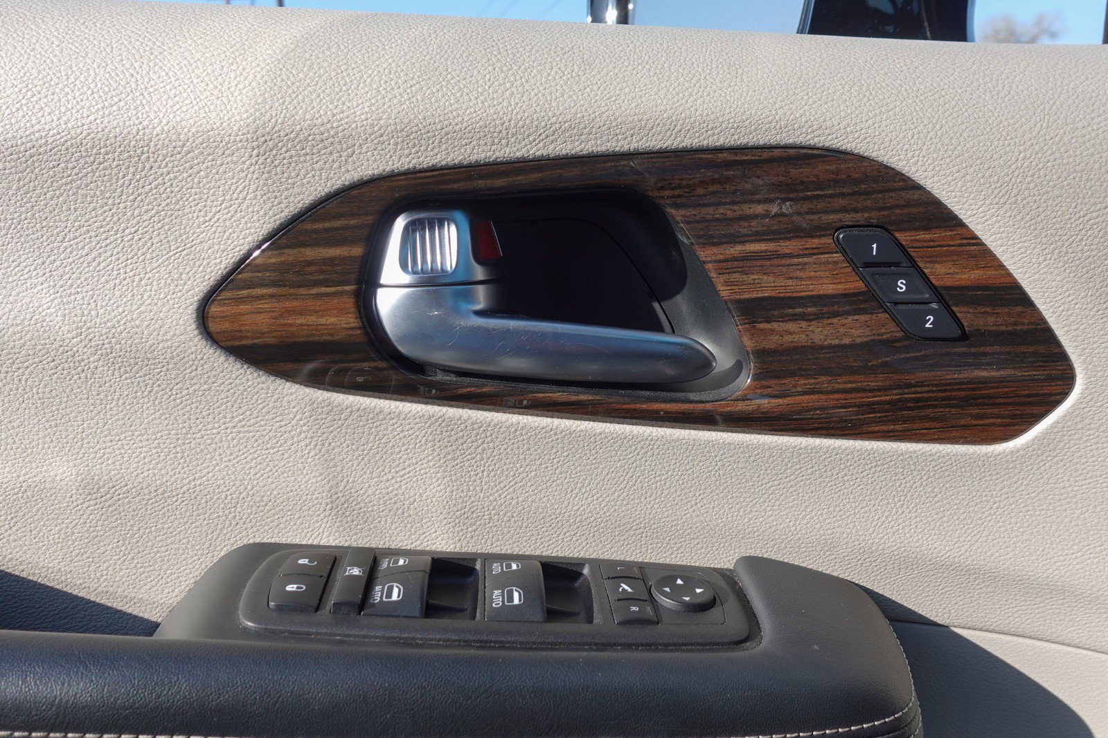 Used 2023 Chrysler Pacifica Limited image 12