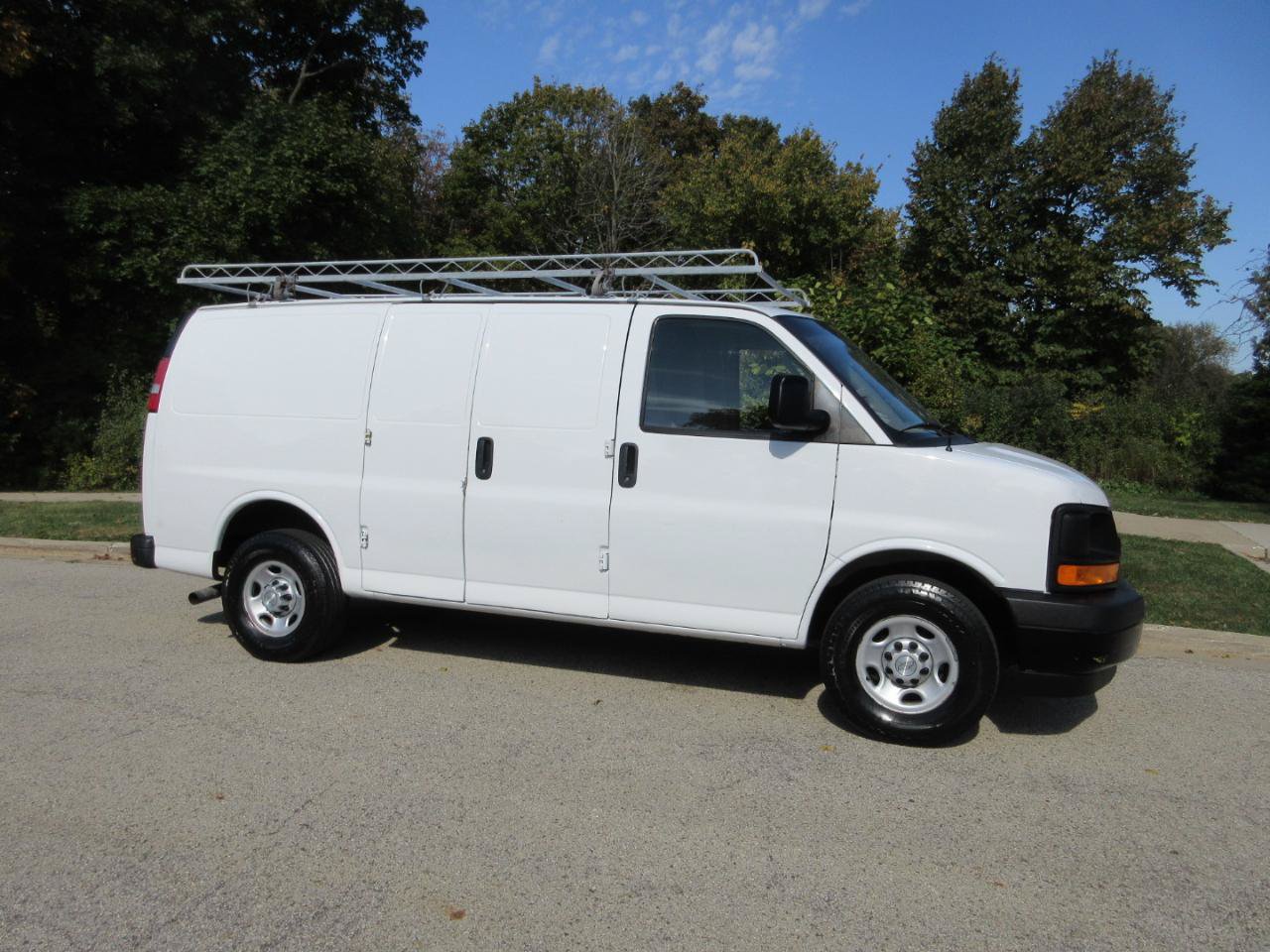 Used 2017 Chevrolet Express 3500 RWD image 5