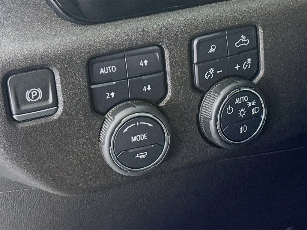Used 2024 Chevrolet Silverado 1500 LTZ AWD/4WD image 10