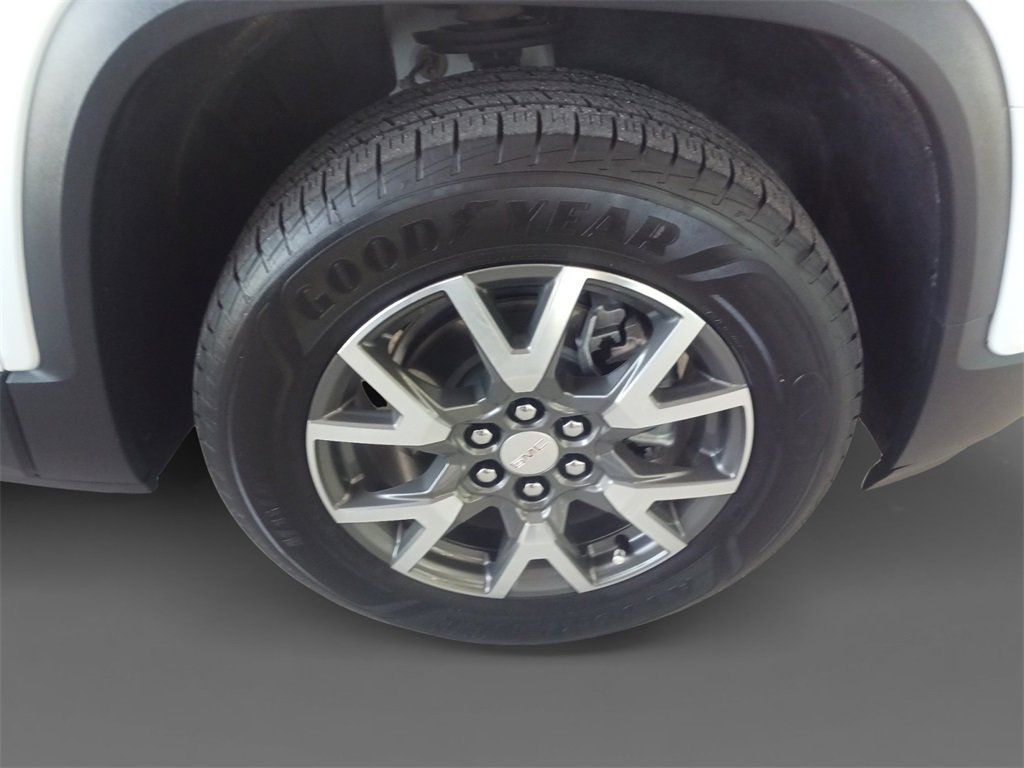 Used 2023 GMC Acadia SLE image 16
