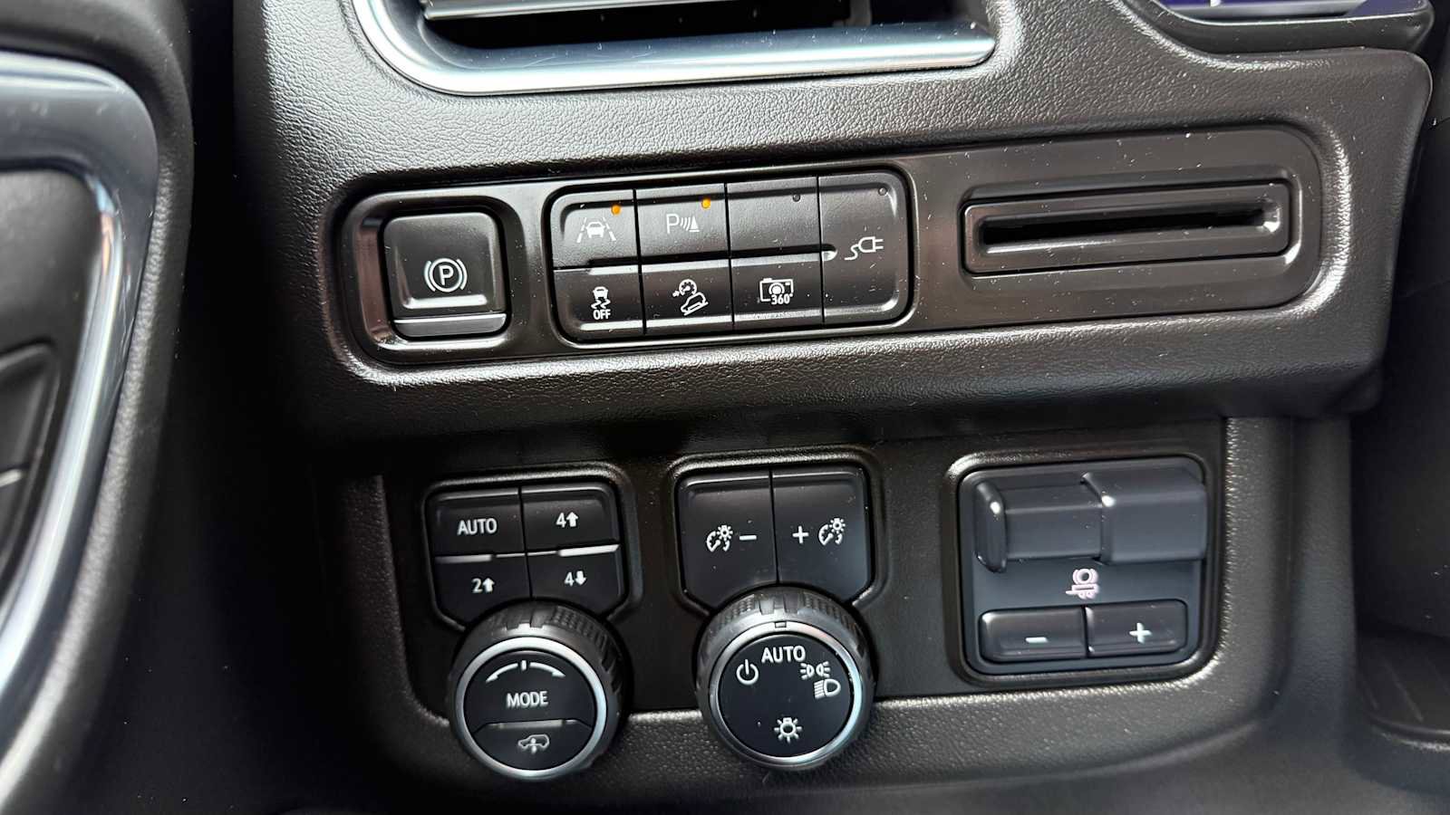 Used 2022 Chevrolet Tahoe Z71 w/ Off-Road Capability Package image 15