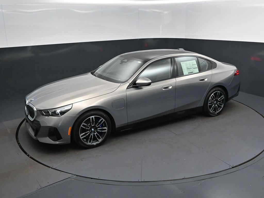 New 2027 BMW 550e xDrive w/ Premium Package AWD/4WD image 31