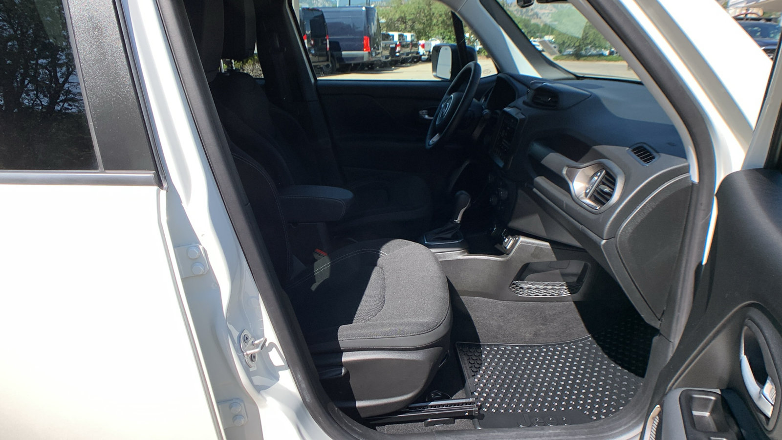 Used 2023 Jeep Renegade Latitude w/ Premium Group AWD/4WD image 24