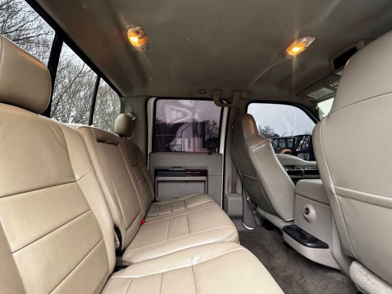 Used 2010 Ford F250 Lariat image 11