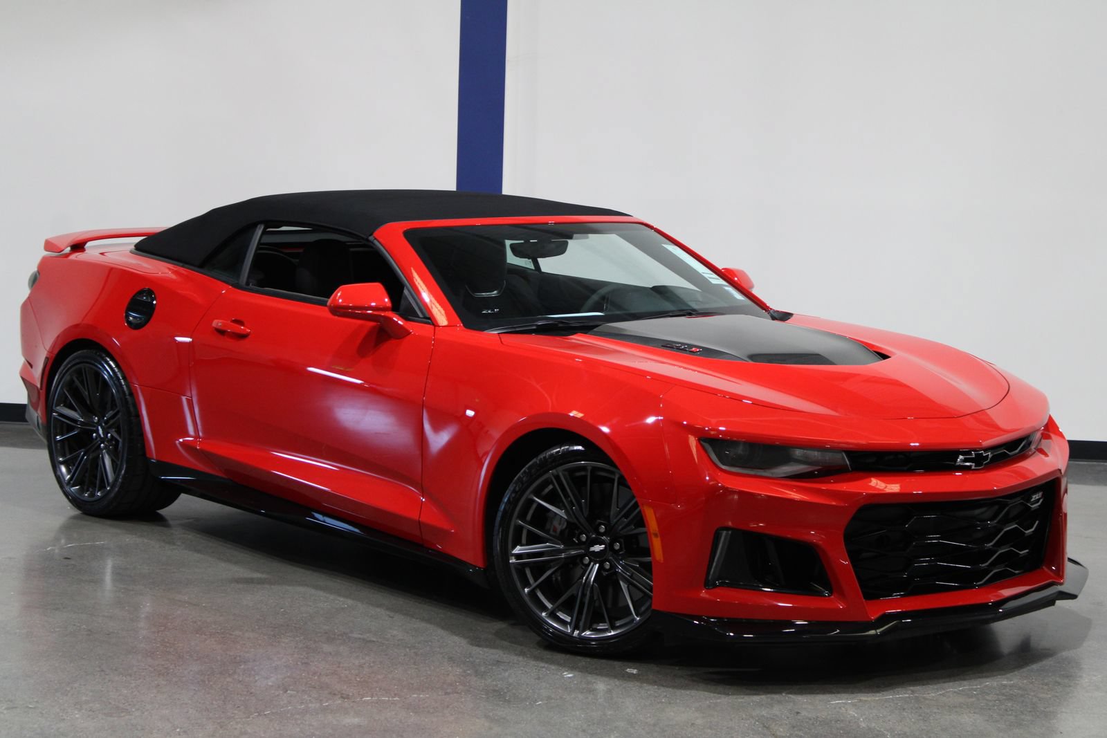 Used 2019 Chevrolet Camaro ZL1 RWD image 2
