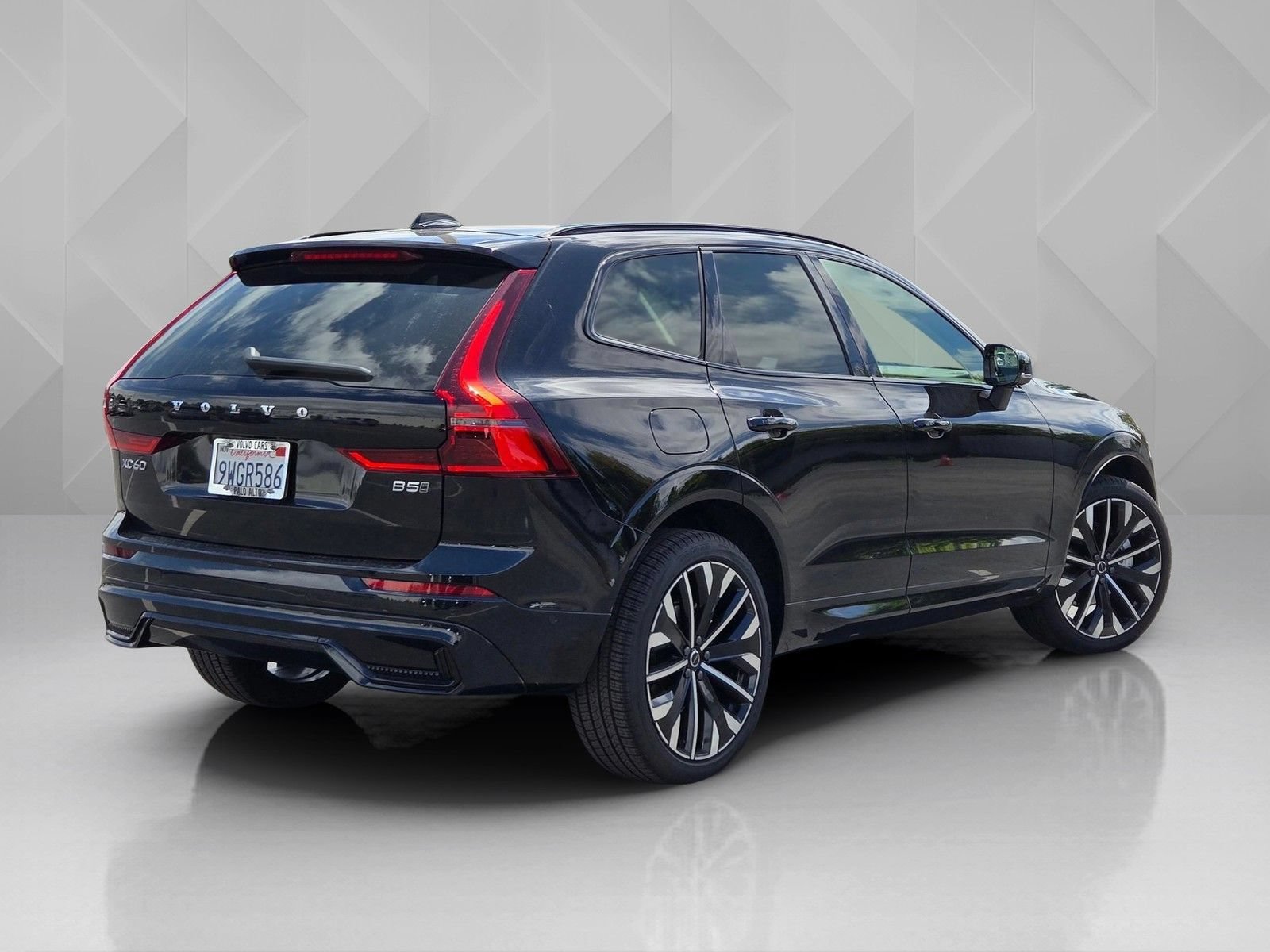 Used 2026 Volvo XC60 B5 Ultra w/ Climate Package AWD/4WD image 7