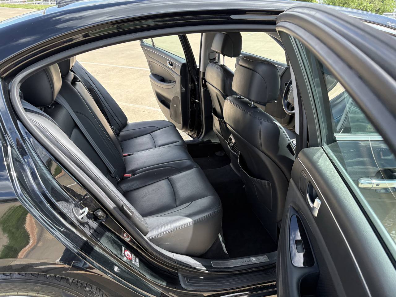 Used 2012 Hyundai Genesis 3.8 w/ Premium Pkg RWD image 11