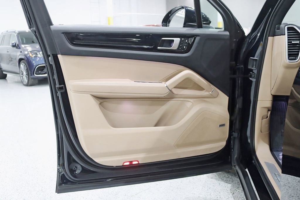 Used 2023 Porsche Cayenne image 33