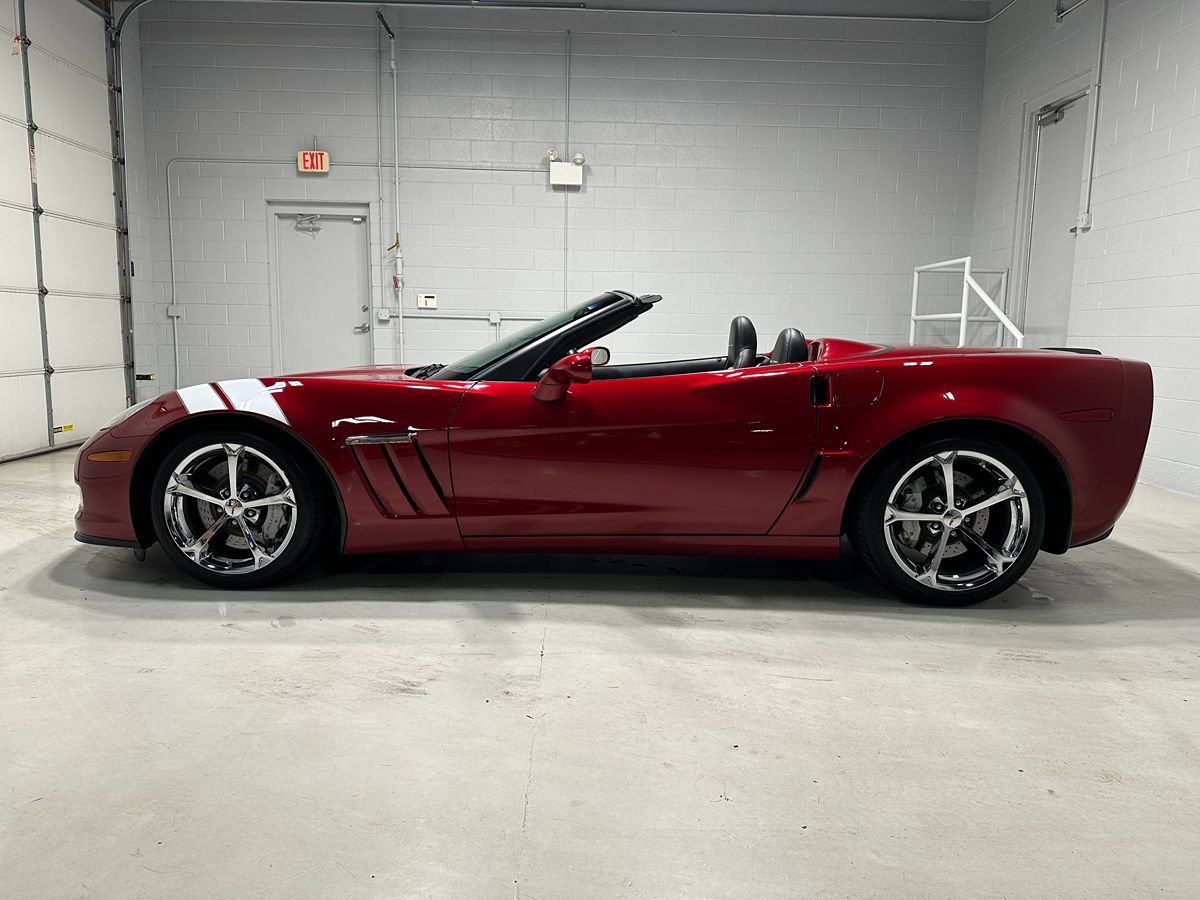 Used 2010 Chevrolet Corvette Grand Sport w/ Preferred Equipment Group RWD image 18