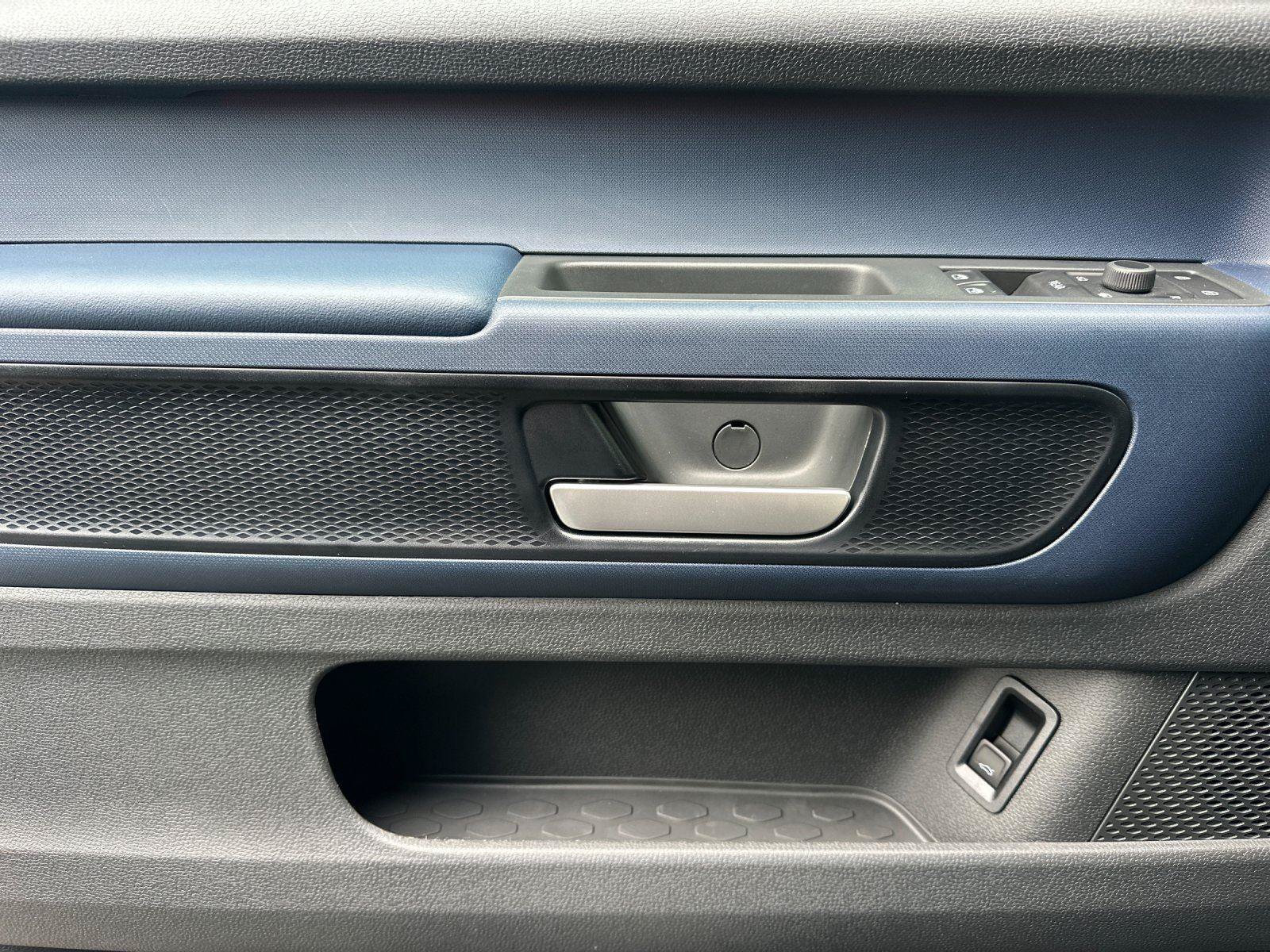 New 2025 Volkswagen ID. Buzz Pro S RWD image 10