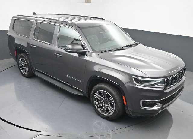 Used 2024 Jeep Wagoneer L Series II w/ Flexible Seating Group AWD/4WD image 38