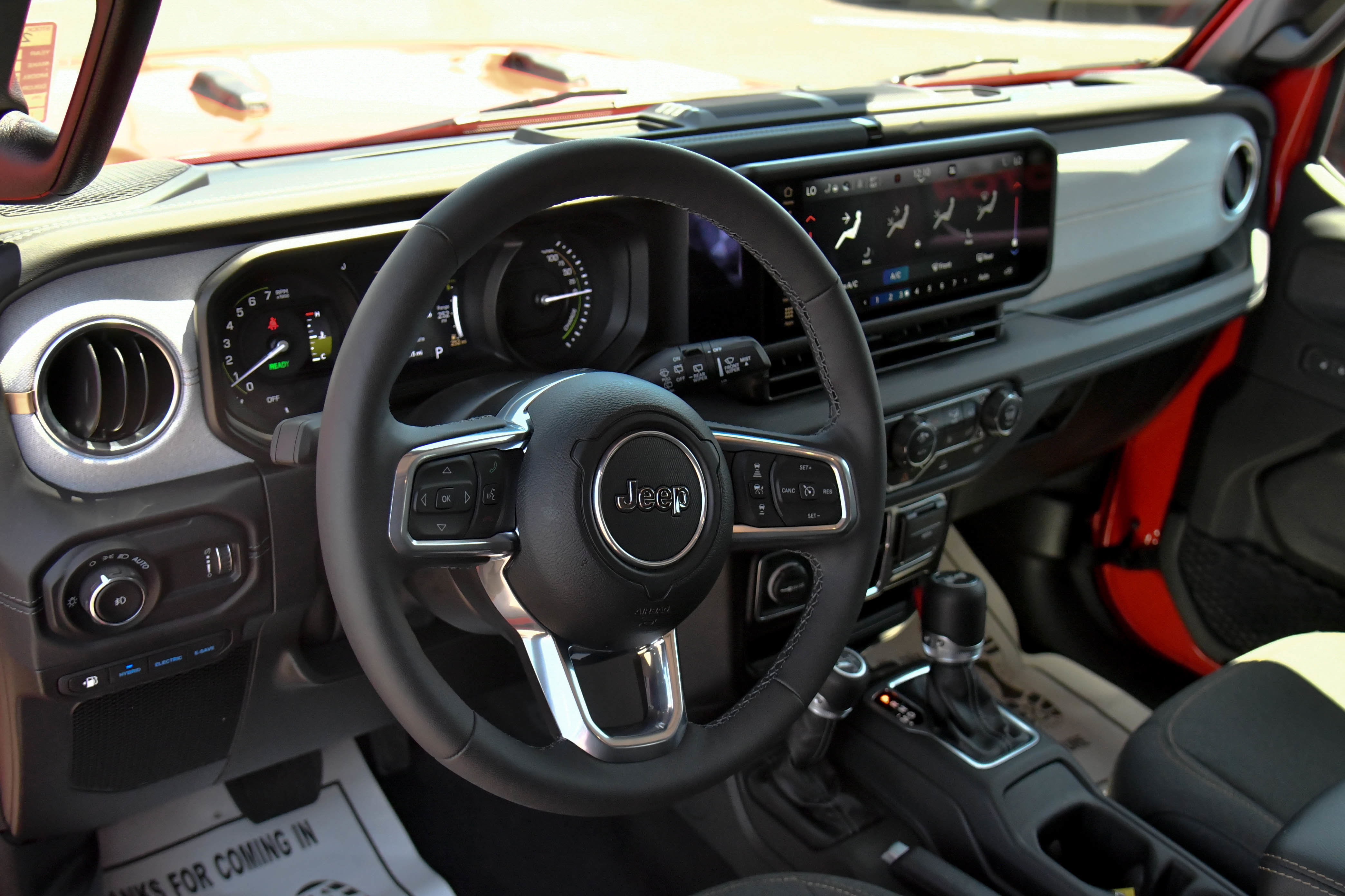 Used 2025 Jeep Wrangler Unlimited Sahara AWD/4WD image 17