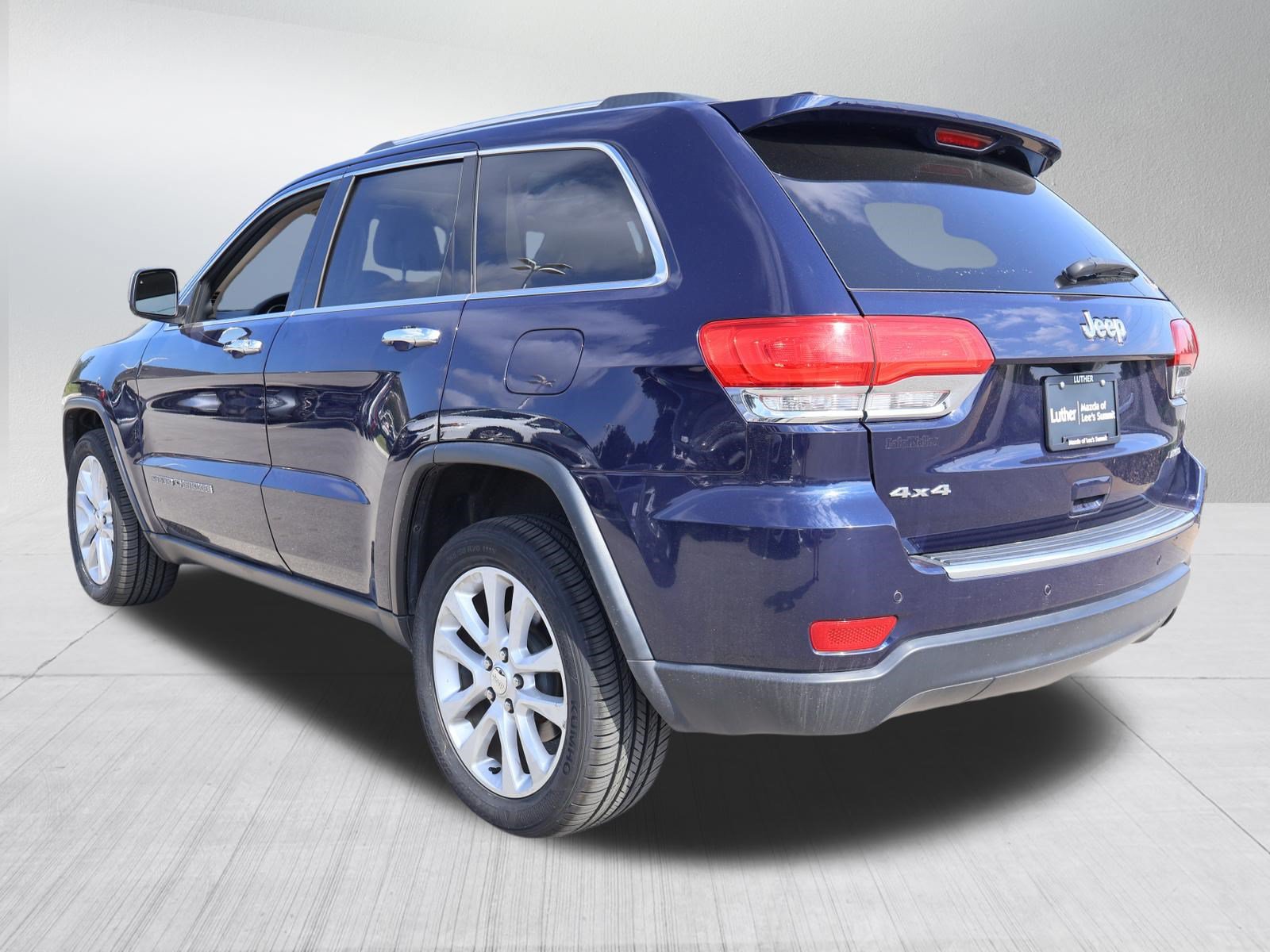 Used 2017 Jeep Grand Cherokee Limited w/ Luxury Group II AWD/4WD image 5