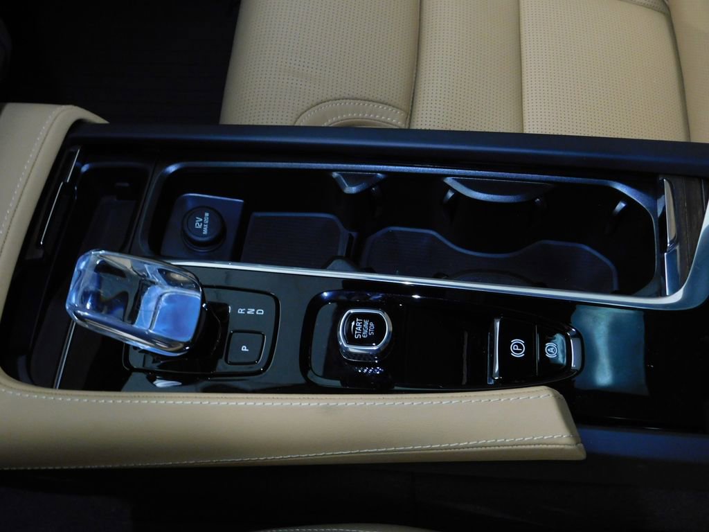 Used 2026 Volvo V90 B6 Cross Country Ultra image 37