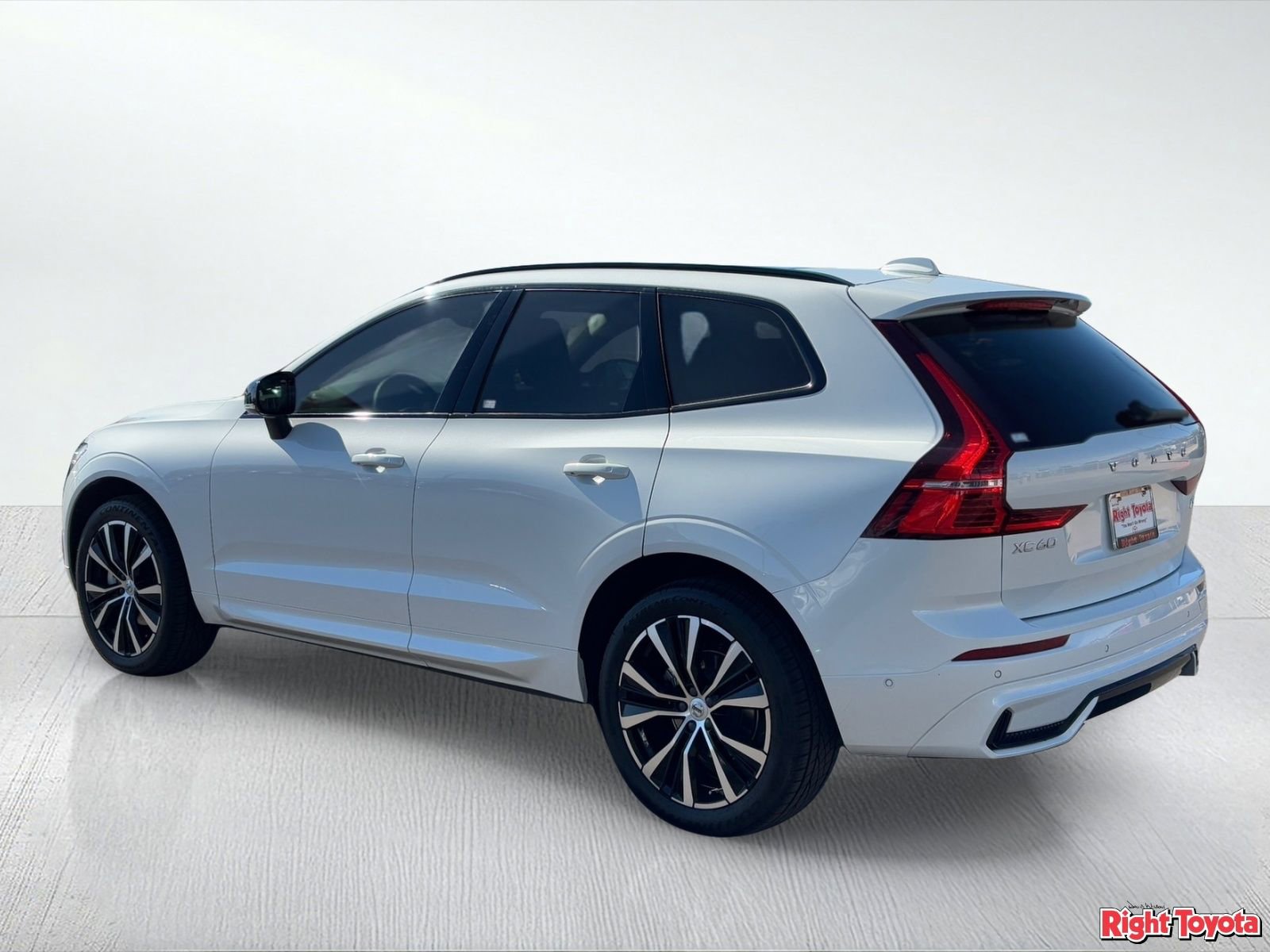 Used 2023 Volvo XC60 B5 Plus w/ Protection Package image 3