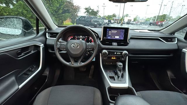 Used 2023 Toyota RAV4 LE AWD/4WD image 8